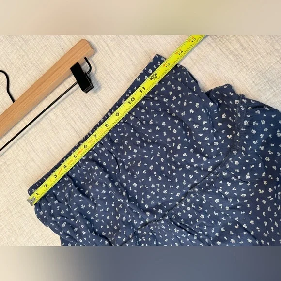 Brandy Melville - Izzy Floral Maxi Skirt in Blue & White - Picture 8 of 11